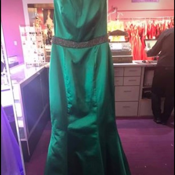 Prom dress - Picture 2 of 4